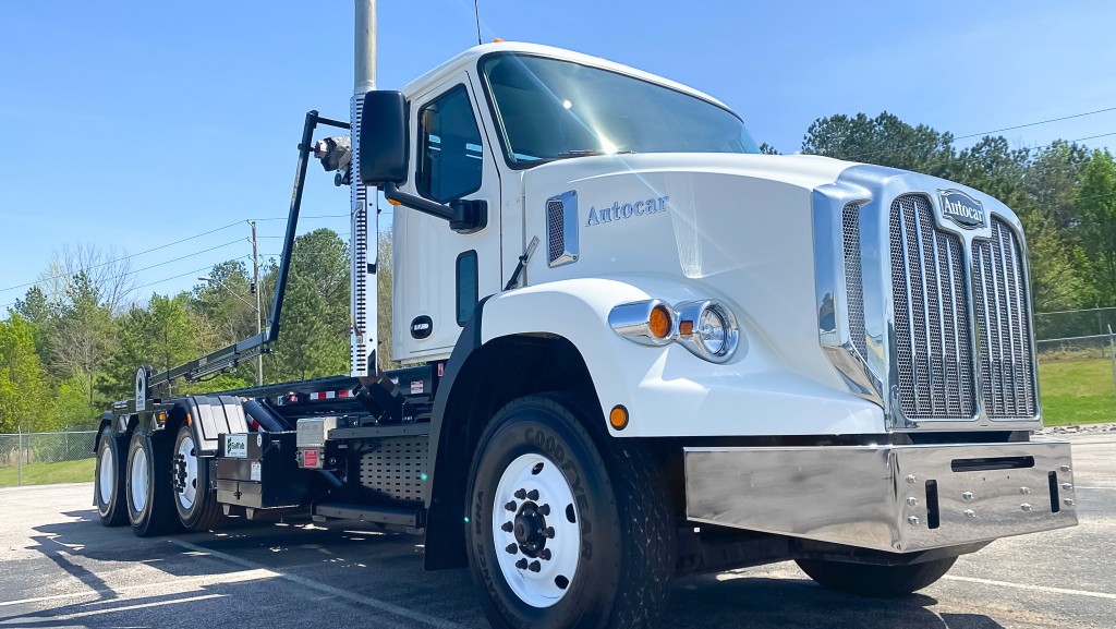 Autocar donates custom refuse truck to the Environmental Research and Education Foundation