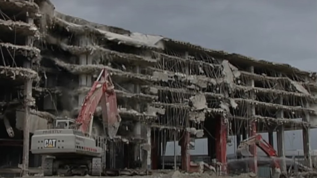 Watch: Early video of Priestly Demolition tearing down Terminal 1 at Pearson International
