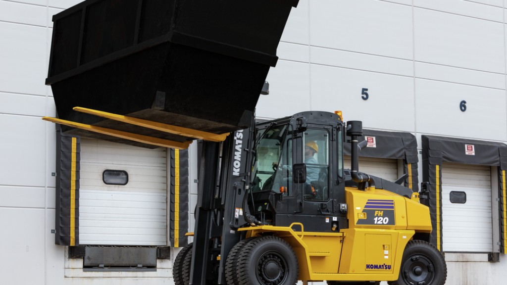 Komatsu's new heavy-duty forklift is suited for harsh conditions