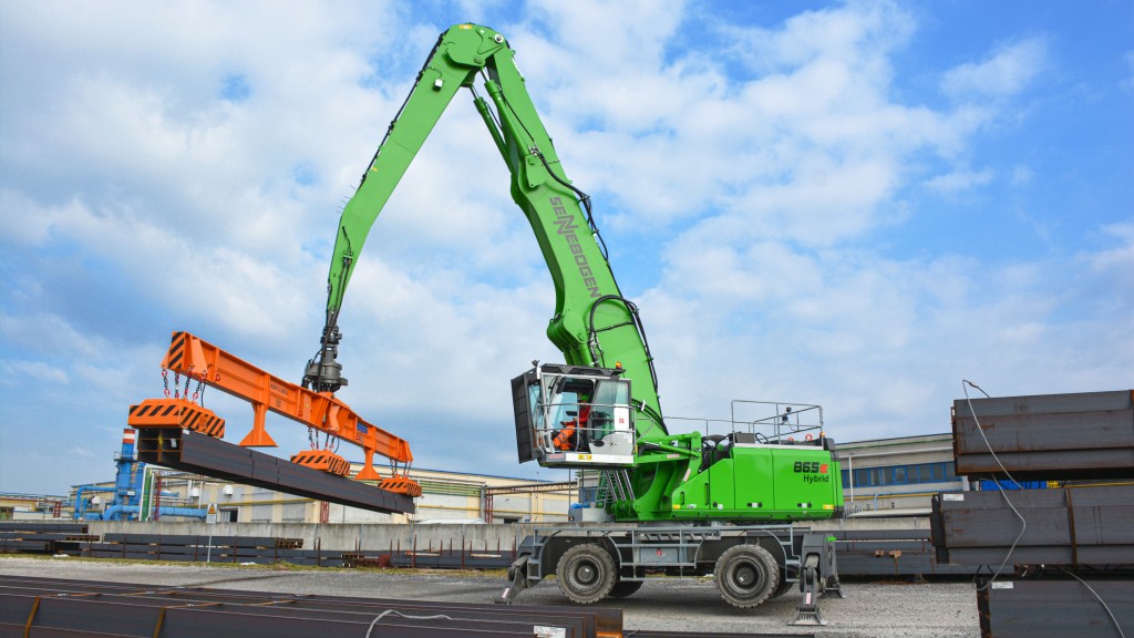 Sennebogen hybrid material handler helps Trailer S.p.A modernize operation