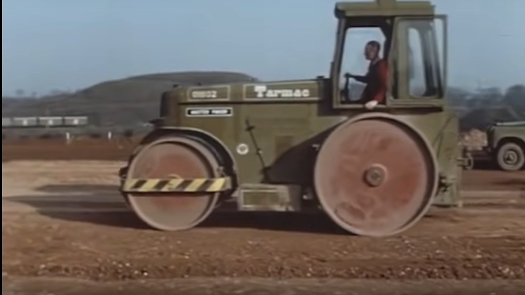 (VIDEO) Watch 1960s Scottish crews battle challenges to build a busy motorway