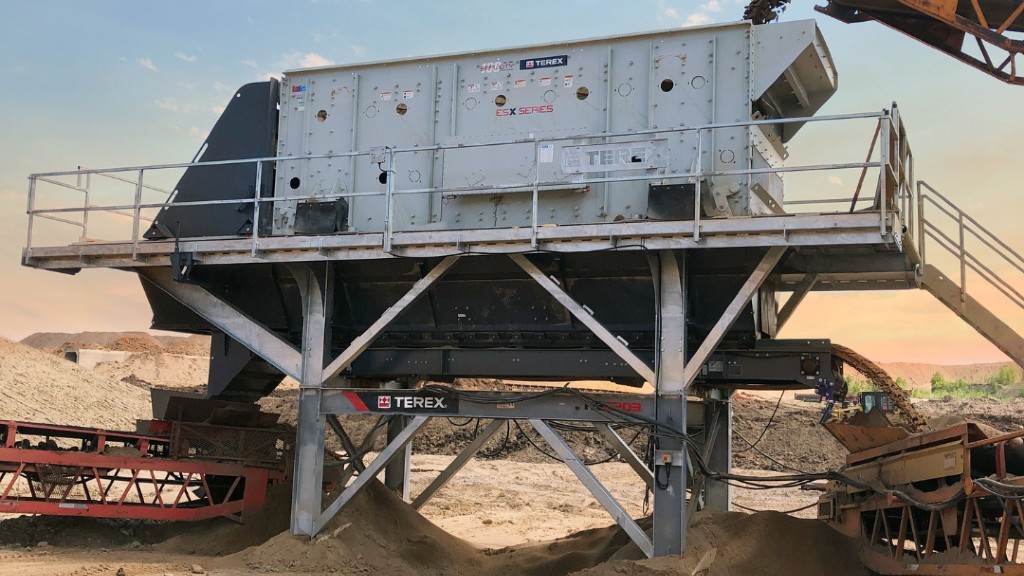 New Terex MPS horizontal screen utilizes extra clearance between screen decks