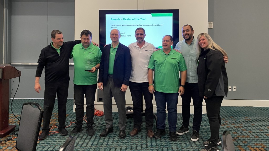 SENNEBOGEN names top dealers for 2022