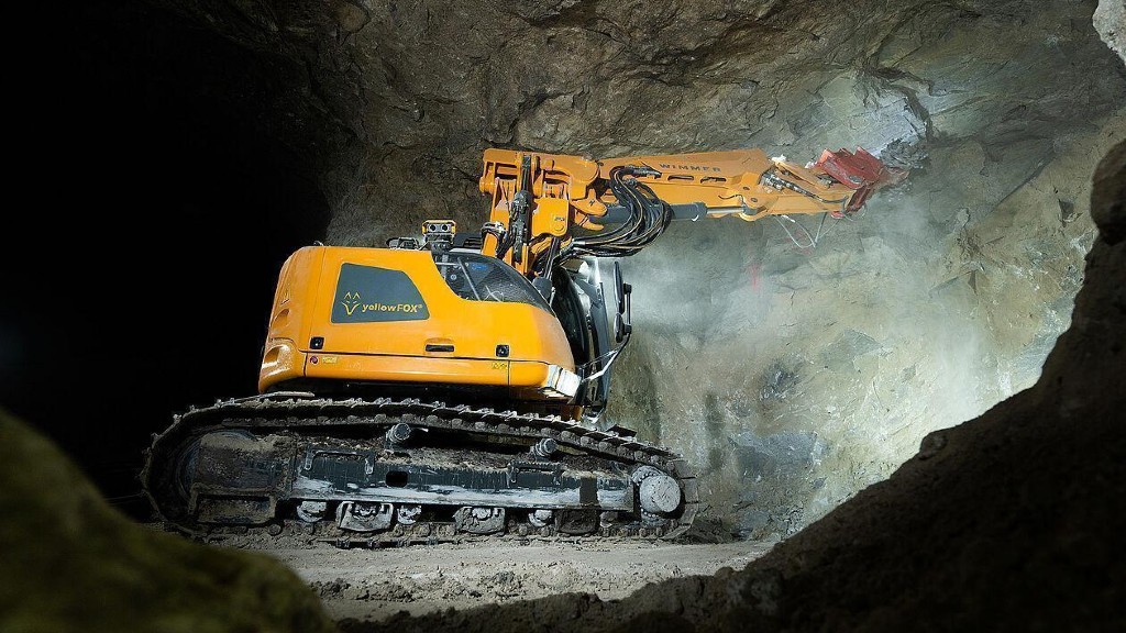 Wimmer's new 22-ton tunnelling excavator carves out cross sections starting at 4.2 metres