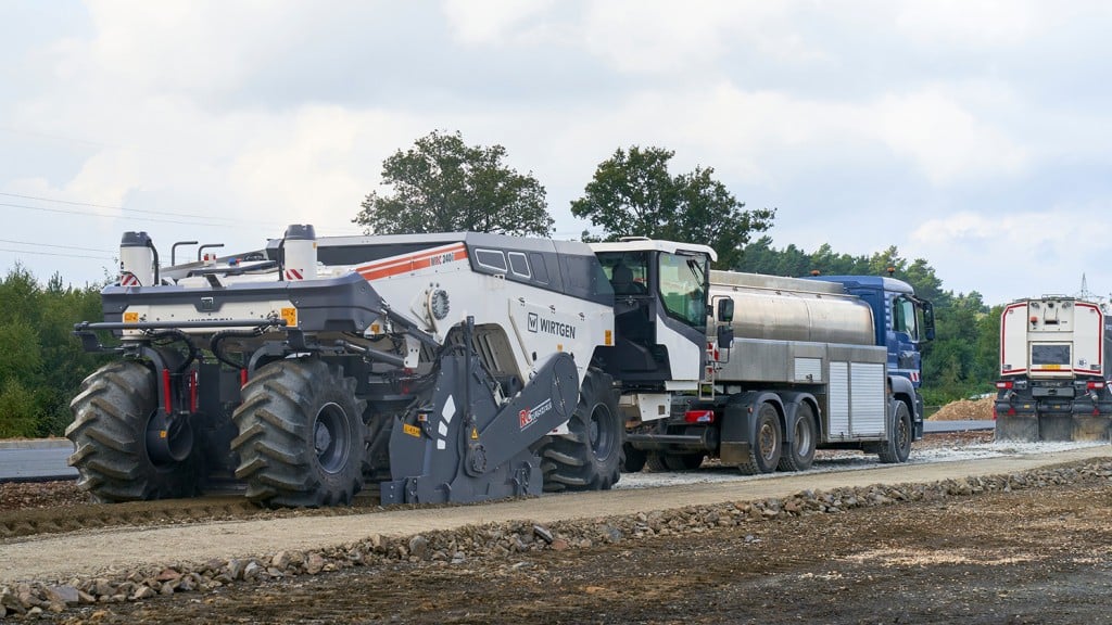 Rock crusher from Wirtgen breaks coarse rocks while processing road layers