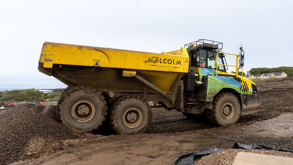 (VIDEO) Rokbak articulated hauler makes waves building Scottish inland surfing project
