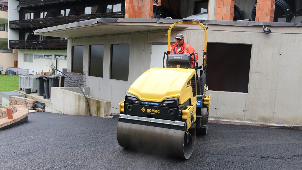New paver and electric roller, events, and giveaways highlight BOMAG at World of Asphalt/AGG1