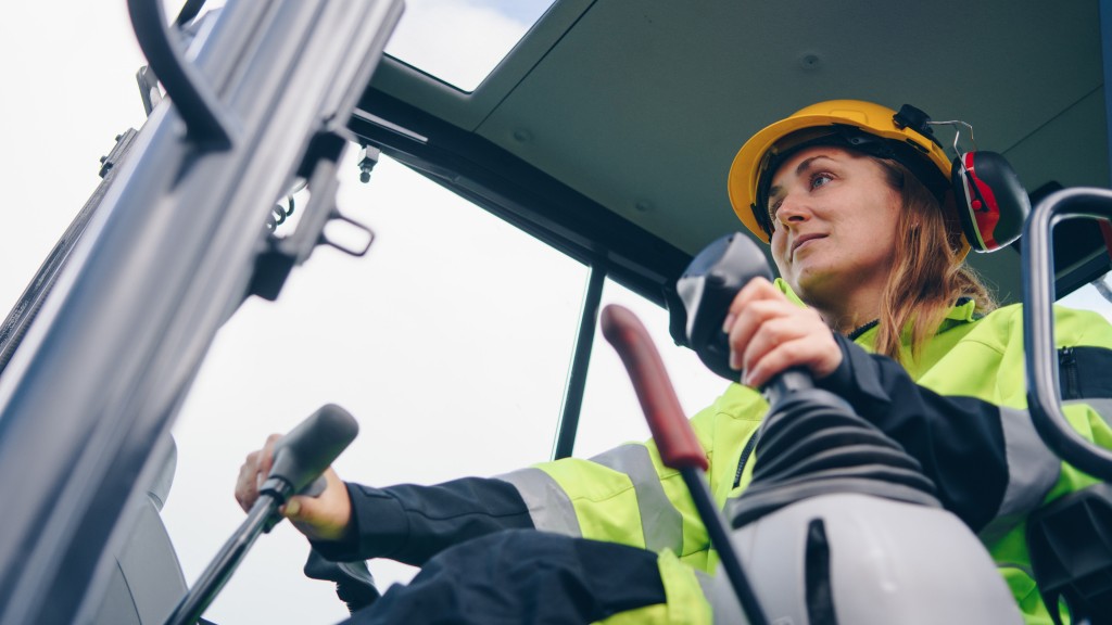 Helmets to Hardhats helps military-affiliated women find careers in the skilled trades
