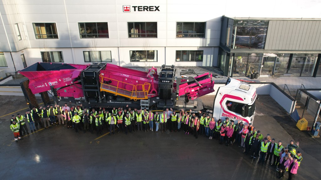 Finlay and OPS Screening and Crushing build pink heavy-duty screen to help fight breast cancer