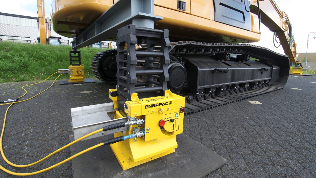 Enerpac cube jack lifting system enables safer excavator maintenance