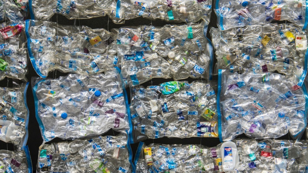10 countries export over 4.4 million tonnes of plastic waste per year