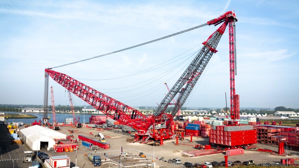 World's strongest land-based crane has a maximum capacity of 6,000 tonnes