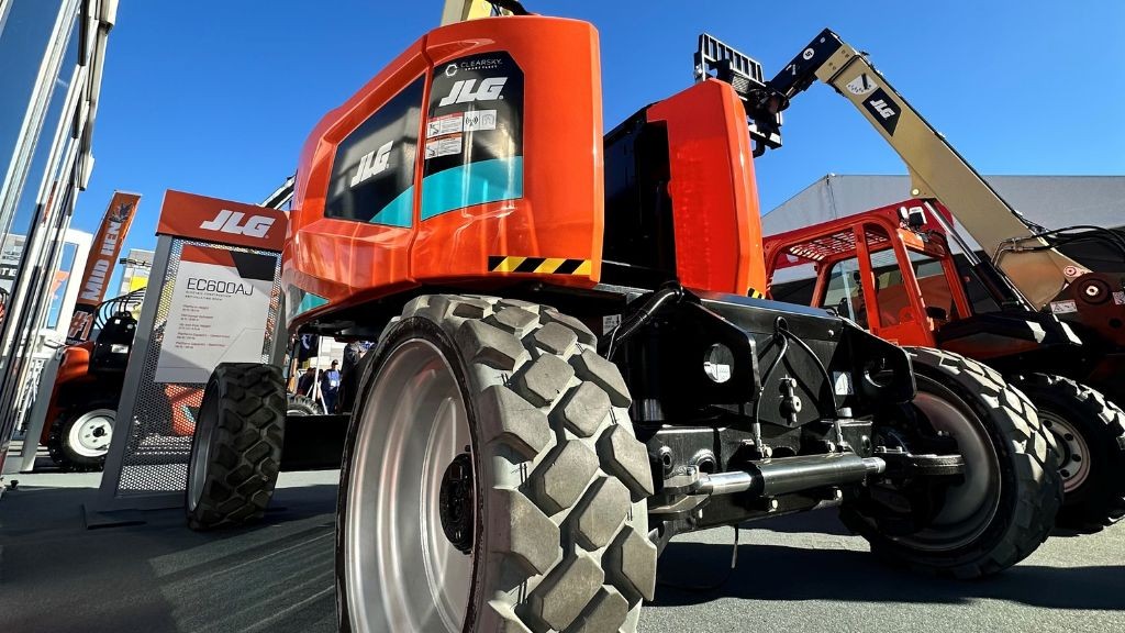 JLG introduces new electric articulating boom lift