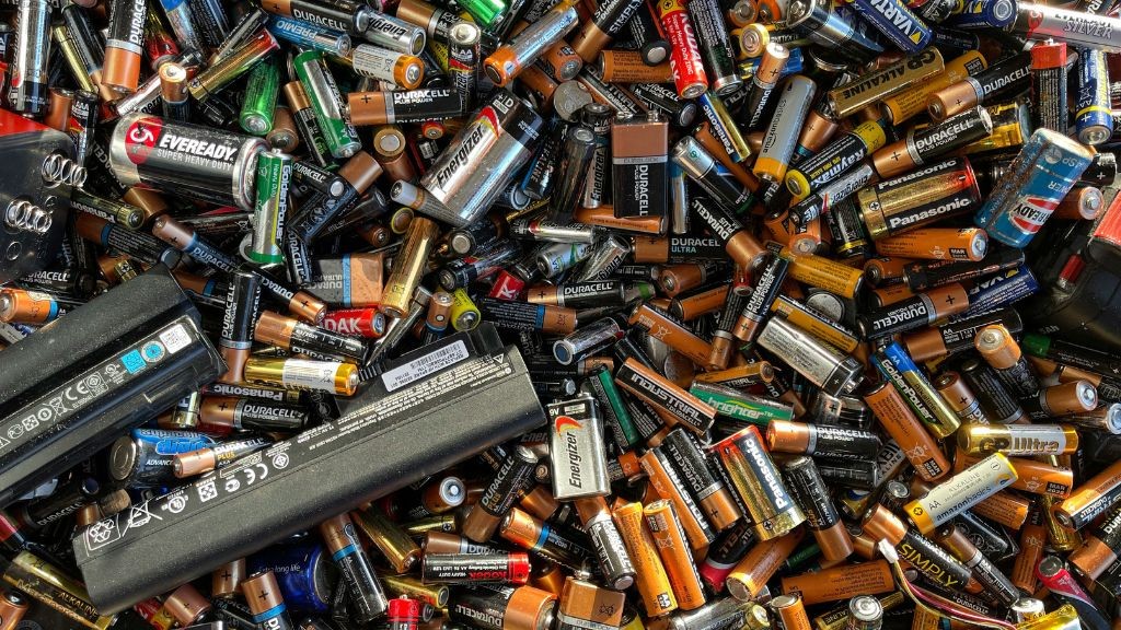 Canadians recycled more than 6.8 million kilograms of used batteries in 2024