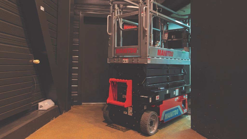 Manitou enters the North American scissor lift market with two electric models