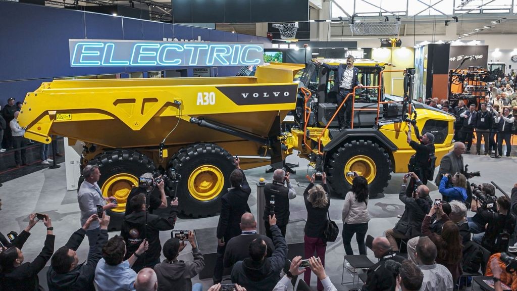 Volvo CE's global machines sales drop and service solutions sales remain strong in Q1