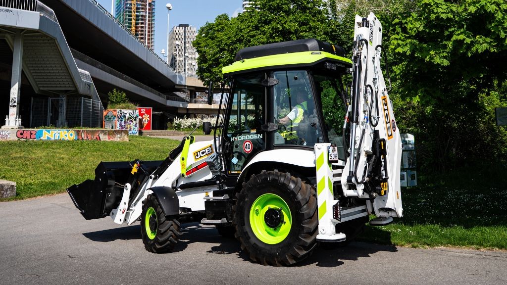 JCB receives full EU approval to sell hydrogen combustion engines