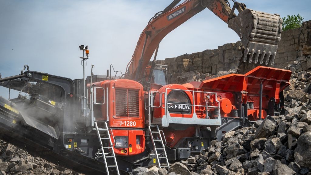 Finlay’s newest jaw crusher balances mobility with size