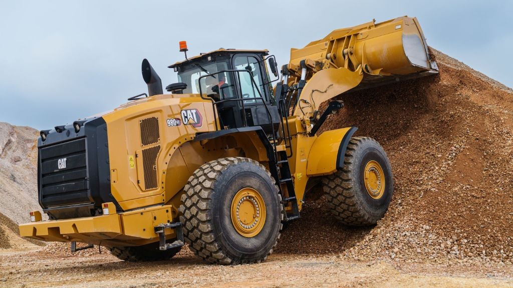 Cat’s new heavy-duty wheel loader uses less fuel in demanding applications