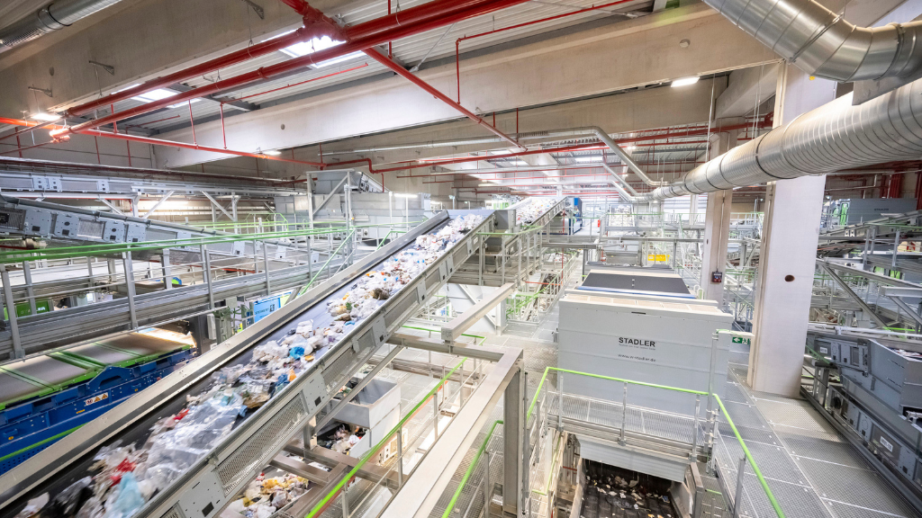 STADLER’s new lightweight packaging sorting plant boosts recycling in Austria