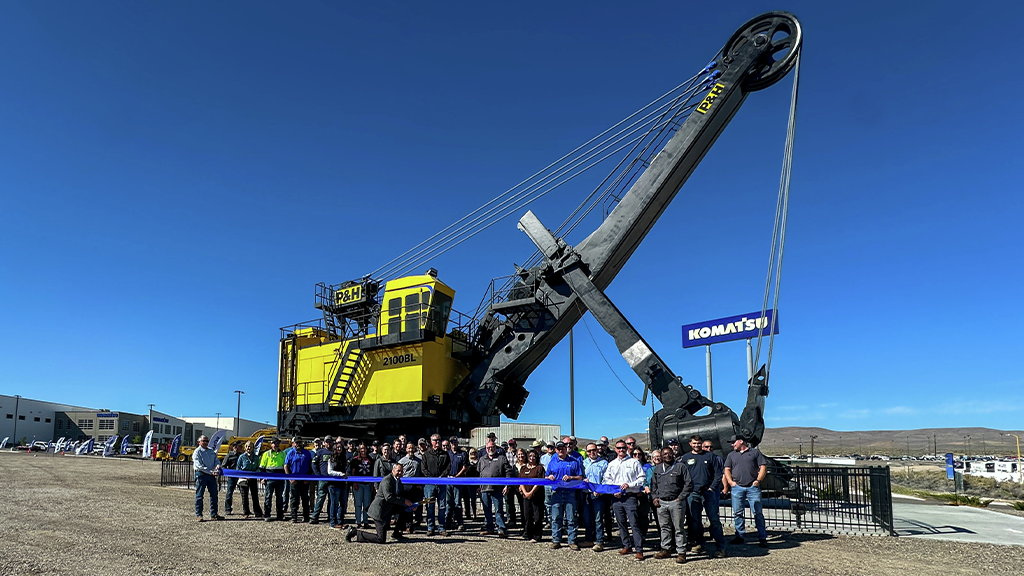 Komatsu welcomes massive shovel monument at Elko, Nevada, facility