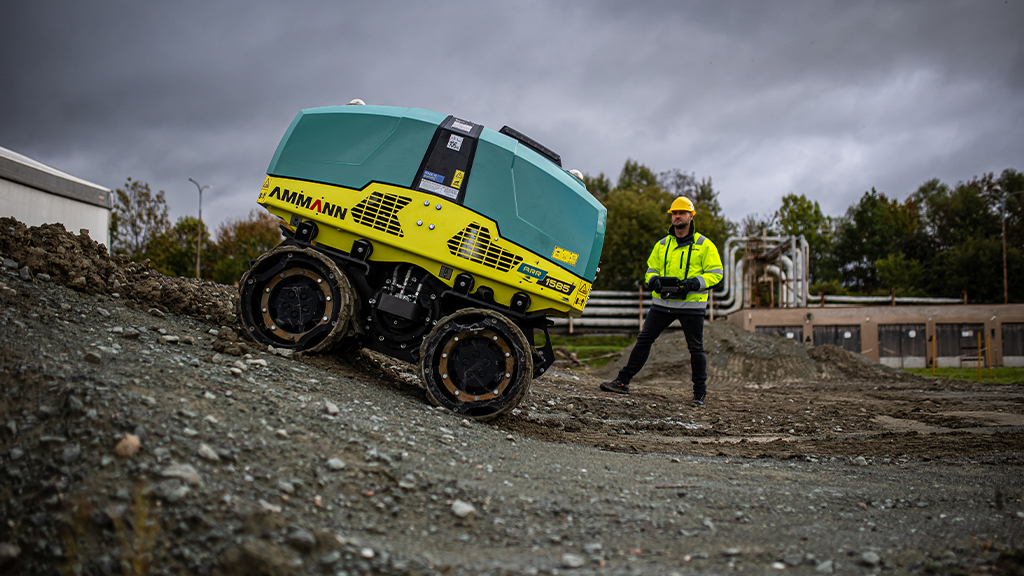 New steering controls on Ammann’s trench roller enable 360-degree on-the-spot turning