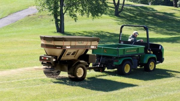 New topdresser features 1.4 cubic yard capacity