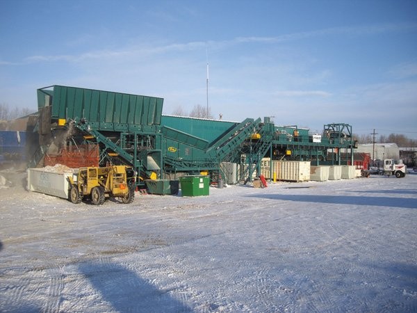 Central Recycling Service's custom-designed Erin recycling system featuring an SSI shredder coupled with Erin screening, sorting and conveying equipment