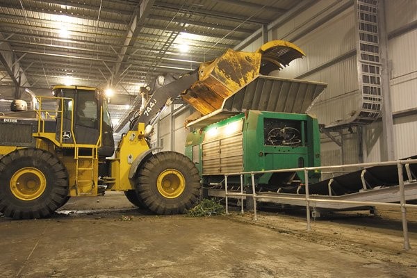 For their organic waste, the city of Hamilton uses a Komptech Terminator 5000 shredder coupled with a Multistar 3SE star screen
