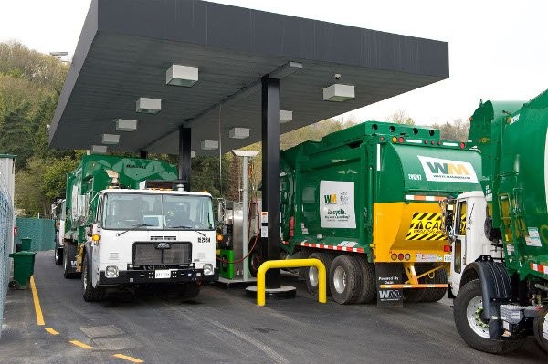 Waste Management CNG powered trucks refuel at a CNG fuelling station. (photo: CNW Group / WASTE MANAGEMENT, INC.) Waste Management CNG powered trucks refuel at a CNG fuelling station. (photo: CNW Group / WASTE MANAGEMENT, INC.)