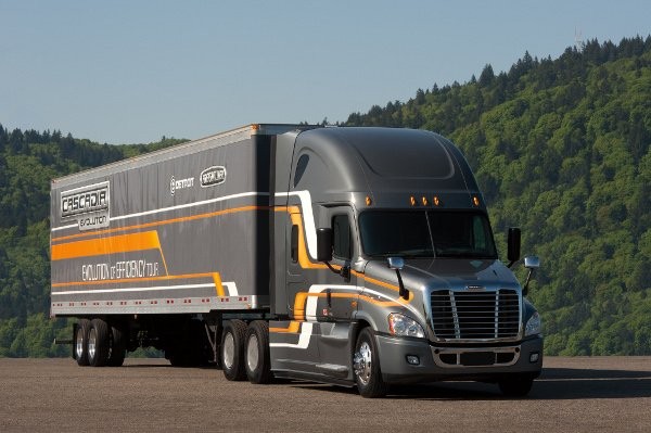 Daimler Trucks North America showcases green innovations