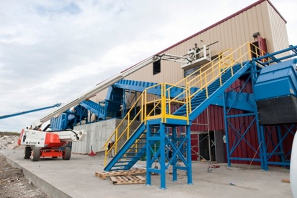 Edmonton's C&amp;D facility, built by New Brunswick-based Sparta Innovations, uses a double vibratory finger screen, which splits material into three material streams.