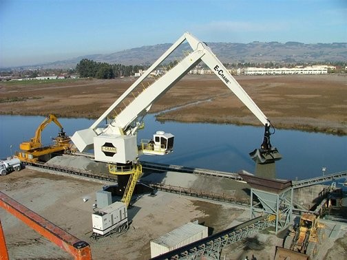 E-Crane delivers solution for loading sand and gravel