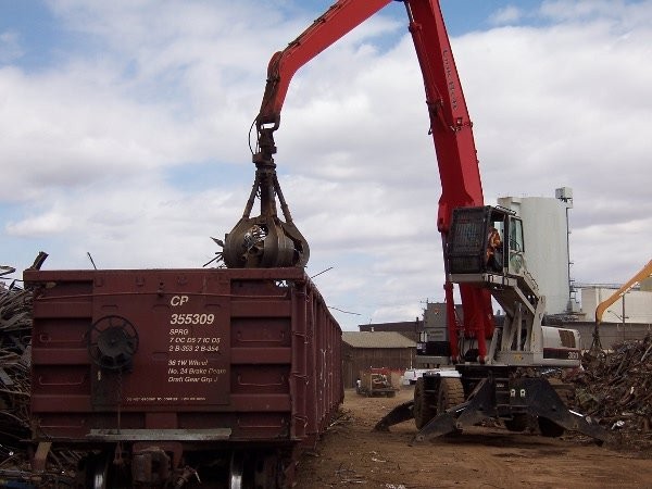 At Calgary Metals, their Intermercato wireless grapple scale is fitted to a Liebherr Type 75 grapple, operated by a 99,000-pound Link-Belt X2 handler, with a 55-foot boom and stick from Young Corp.