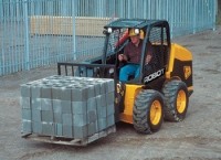 Single loader arm and side door on JCB Robot models Single loader arm and side door on JCB Robot models