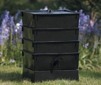 Worm bin composting system