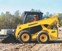 SK820-5 features enhanced loader arm and bucket control