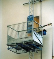 Rack&Pinion Hoist safely lifts materials and workers