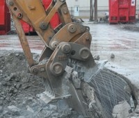 Heavy-duty concrete pulverizer