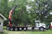 Heavy-duty crane for landscaping applications
