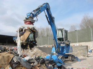 Options increase versatility of MHL 331 D Material Handler