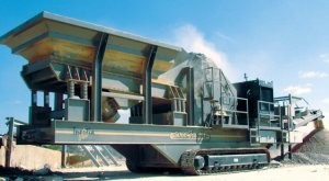 Mobile, track-mounted, trailer-free crusher Mobile, track-mounted, trailer-free crusher