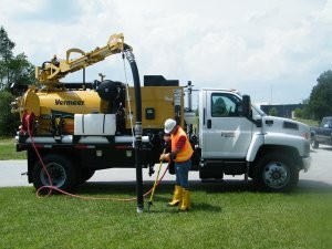 Air/water vacuum excavators