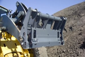 Switching attachments quick and easy with multi pick-up coupler