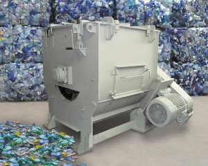 Label remover for plastic bottle recycling