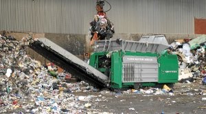 Low-running single-shaft shredder