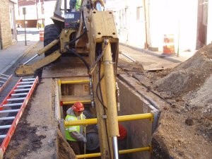 System protects workers in shallow trenches
