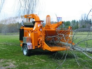 Hand-fed drum-style chipper