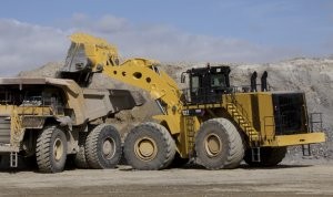 Design refinements fit Cat 993K for worldwide service and enhance performance, fuel efficiency, serviceability and operator convenience