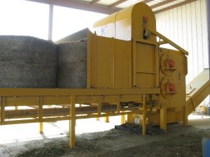 Horizontal grinder with feed roller assembly